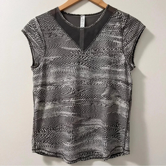 Lululemon For The Run Short Sleeve Size 4 - Picture 2 of 8